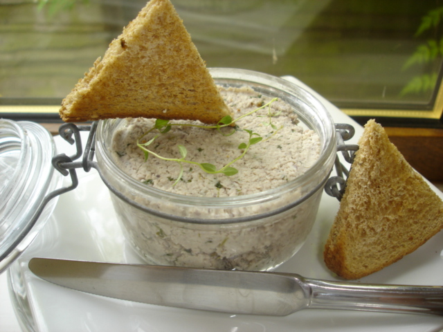 Rillettes de poulet au Porto rouge et poivre noir Rillettes de poulet au Porto et poivre noir