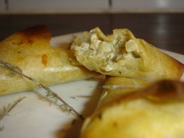 Samossas, champignons, fromage ail et fines herbes Samossas, champignons, fromage ail et fines herbes