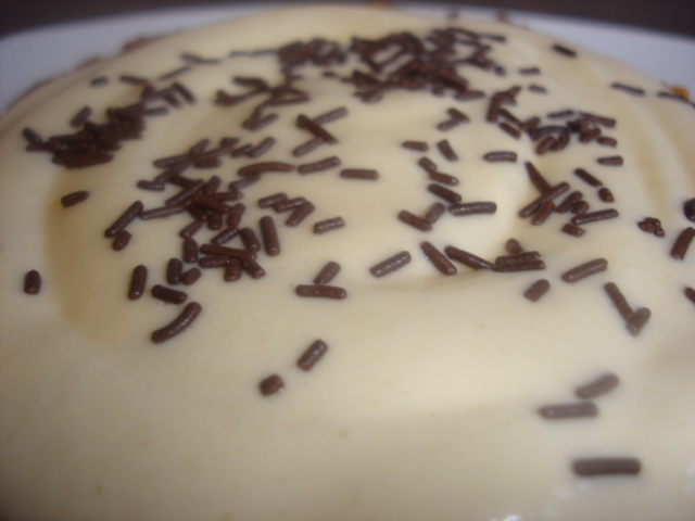 Tartelette sablée amande, mousse chocolat blanc et son coeur ganache de chocolat au lait!